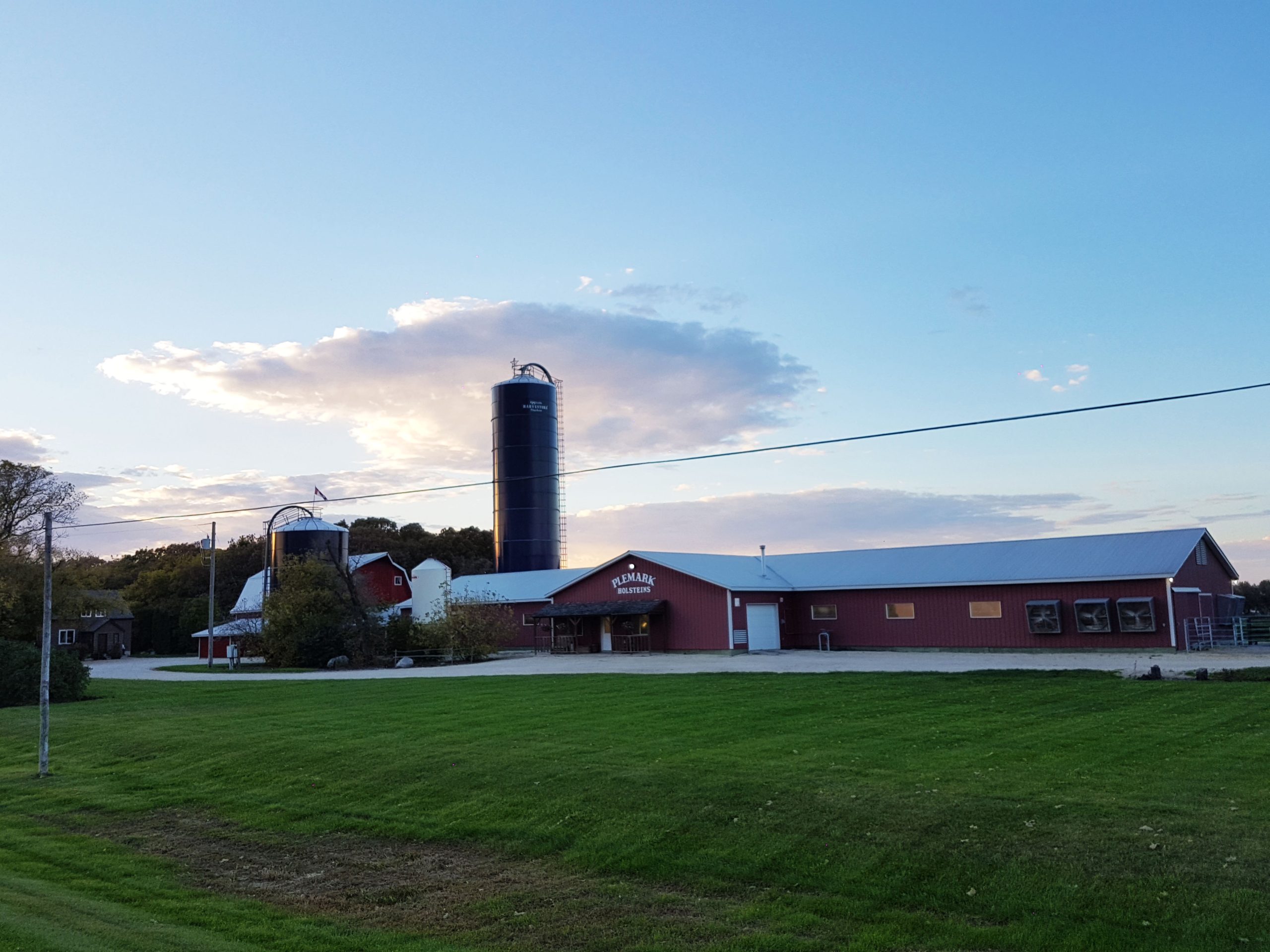 Ferme laitière familiale au Manitoba, Canada